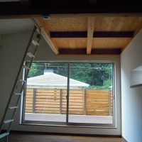 桃が旬な小さな家